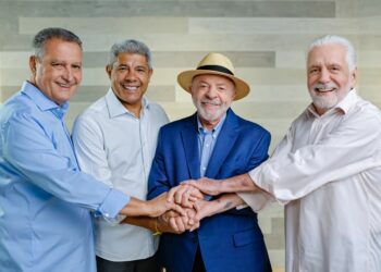 Lula afirma que vai “fazer muito mais” com Jerônimo, Rui e Wagner e pede o voto dos baianos