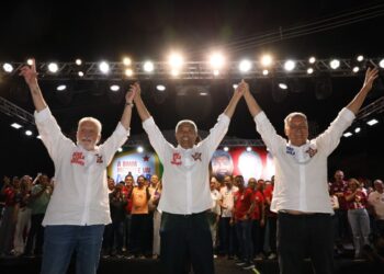 “A Bahia não pode andar para trás”, afirma Jaques Wagner no primeiro comício da campanha de Jerônimo