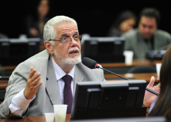 Deputado federal Jorge Solla diz que “reeleger Lula não basta” e defende base aliada no Parlamento